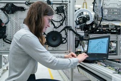 woman at computer designing car