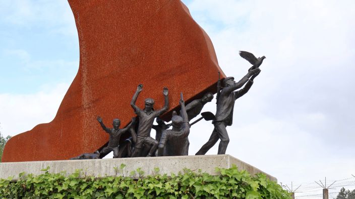 Une statue en l'honneur des résistants
